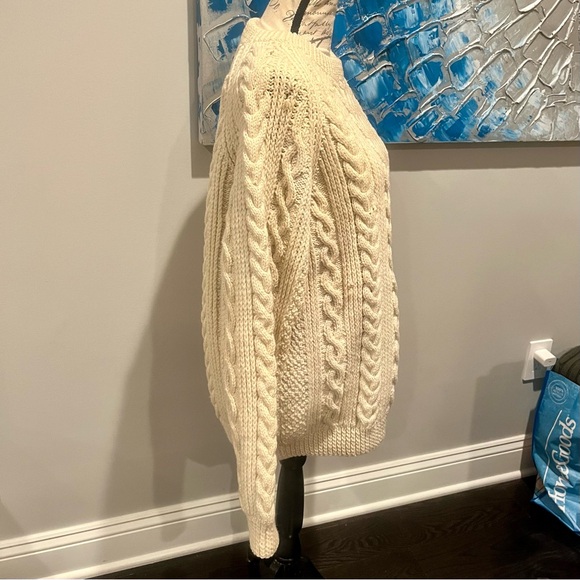 Carraig Donn Traditional Unisex Aran Wool Handknit Pullover Sweater in Cream - Picture 10 of 15